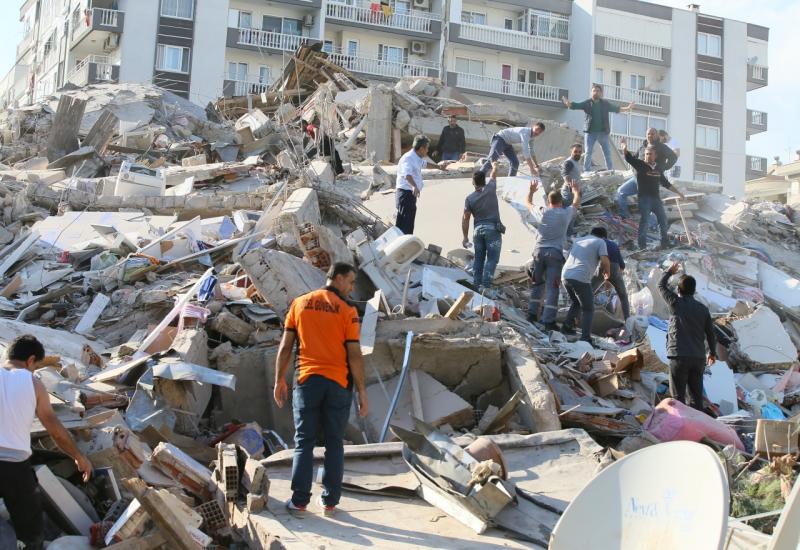 Strašan potres zatresao Grčku i Tursku: Srušeno je najmanje 20 zgrada